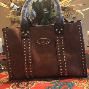 Leather shoulder purse with wristlet n makeup bag